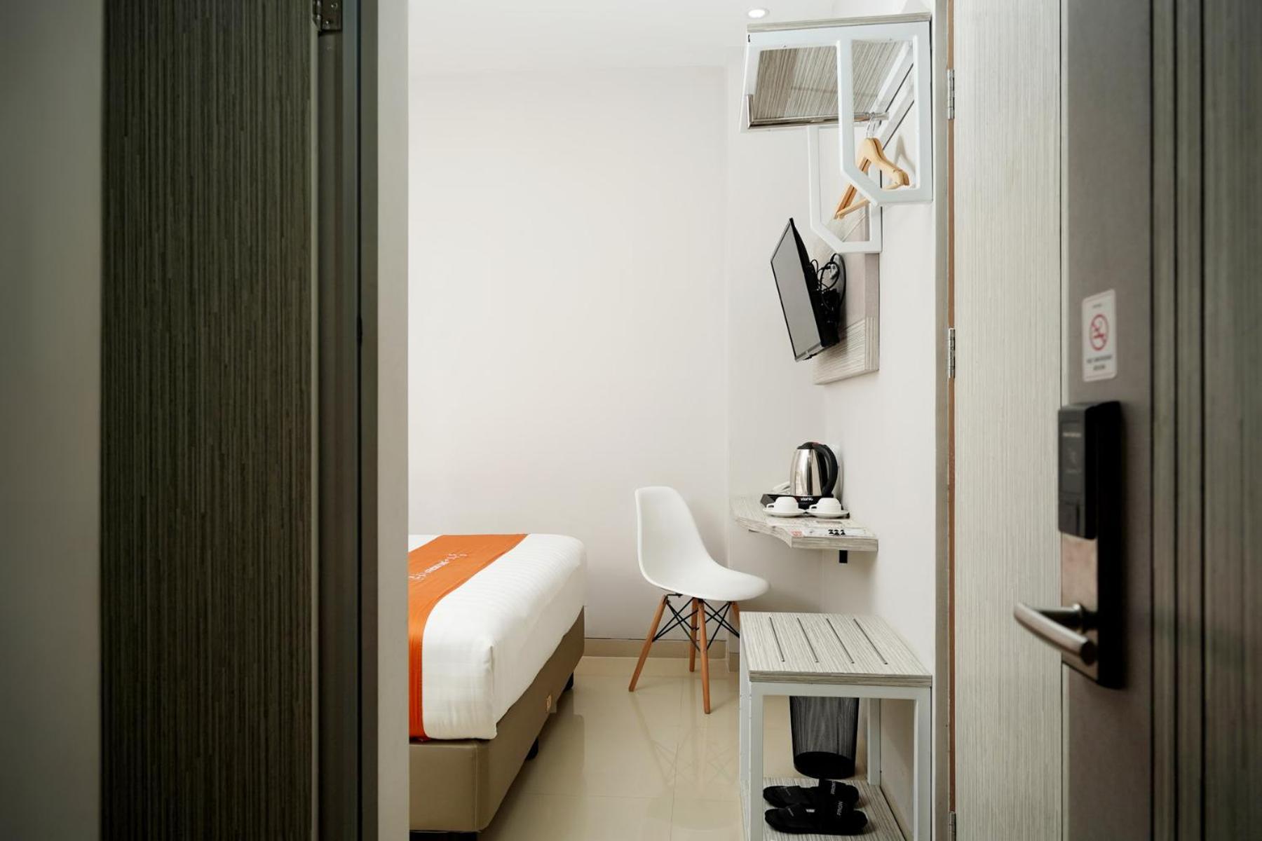Front One Hotel Sragen Extérieur photo