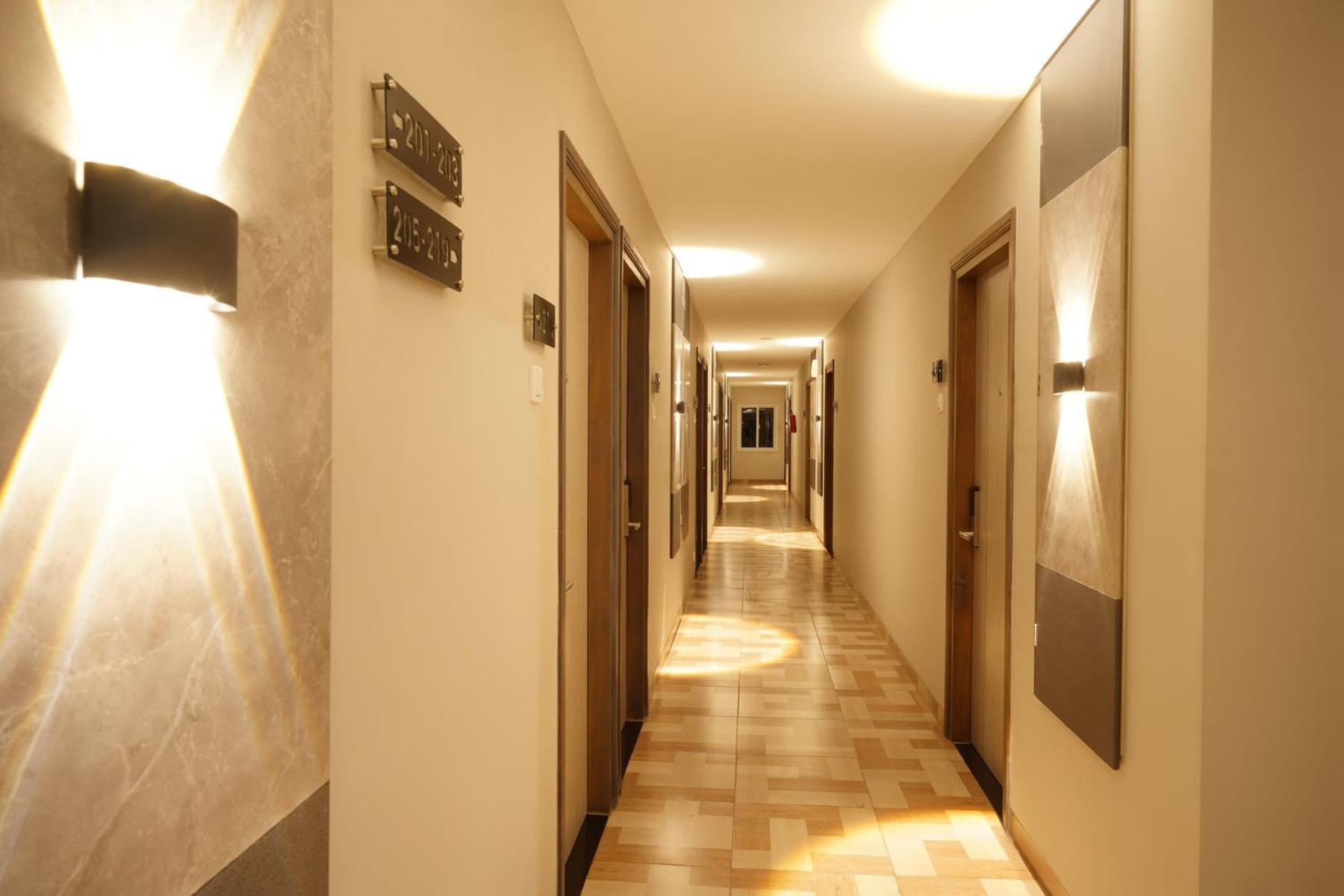 Front One Hotel Sragen Extérieur photo