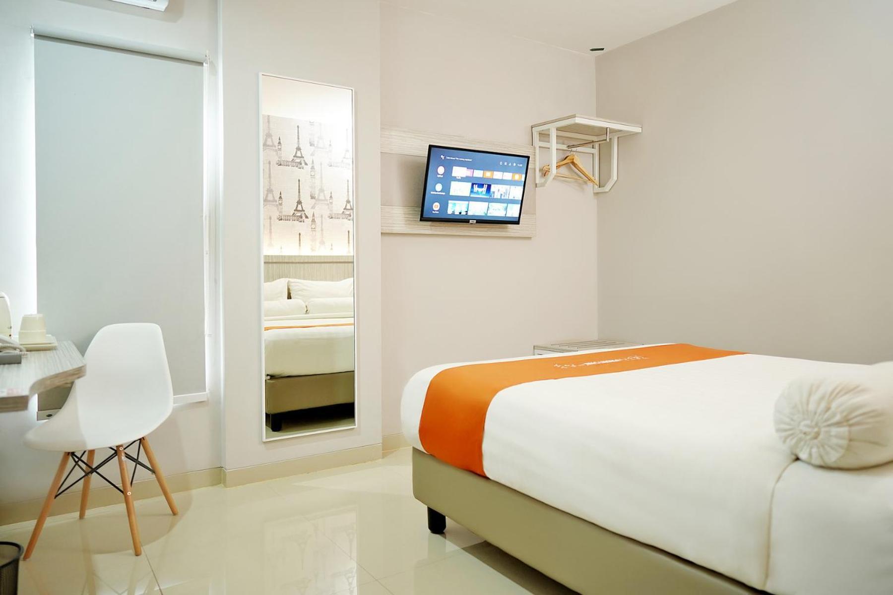 Front One Hotel Sragen Extérieur photo