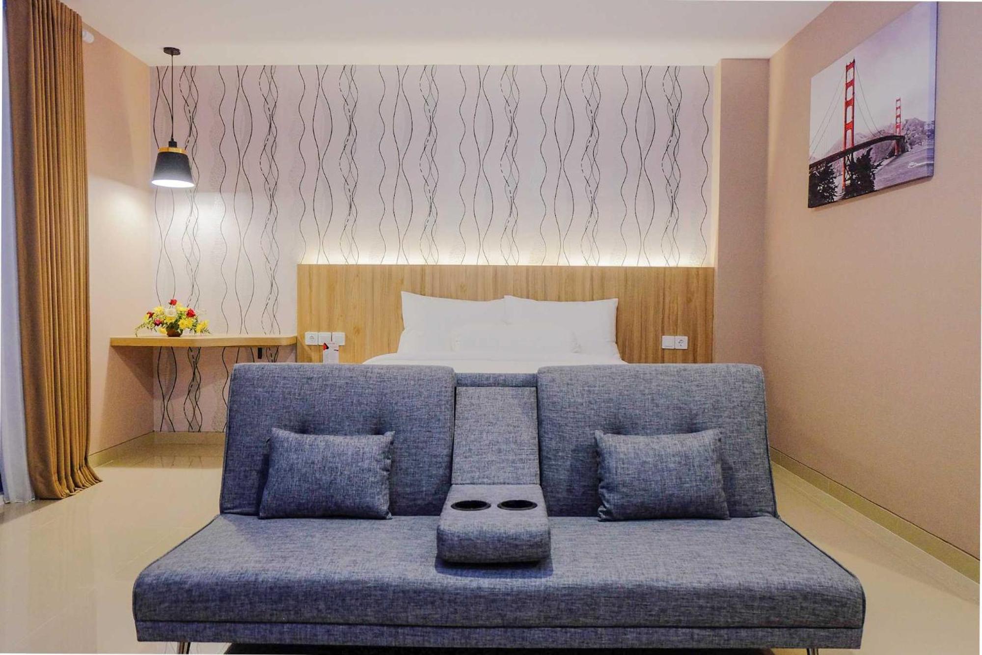 Front One Hotel Sragen Extérieur photo